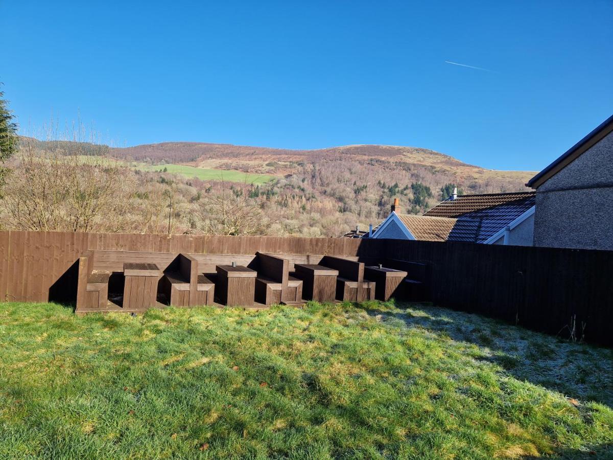 Flat 2, Modern Studio Apartment, Tynte Hotel, Mountain Ash Quakers Yard Buitenkant foto